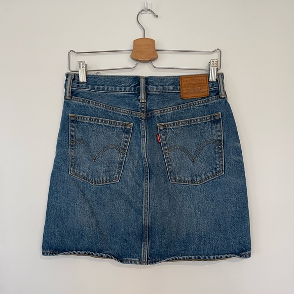Levi’s Denim Mini Skirt Size 27 - Medium Blue Jean - Picture 2 of 3